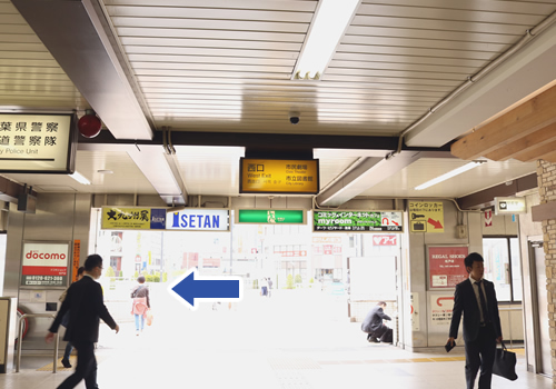 JR松戸駅西口を出て、左側へ。